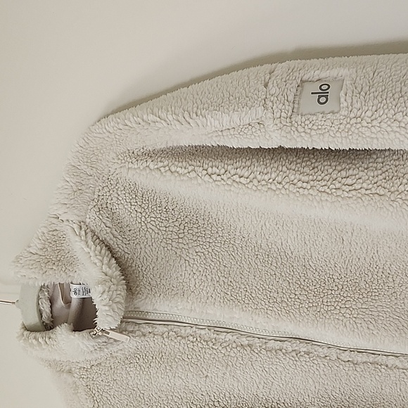 Alo Yoga womens Flurry Sherpa Jacket Faux Fur Coat Size Medium - Picture 9 of 17
